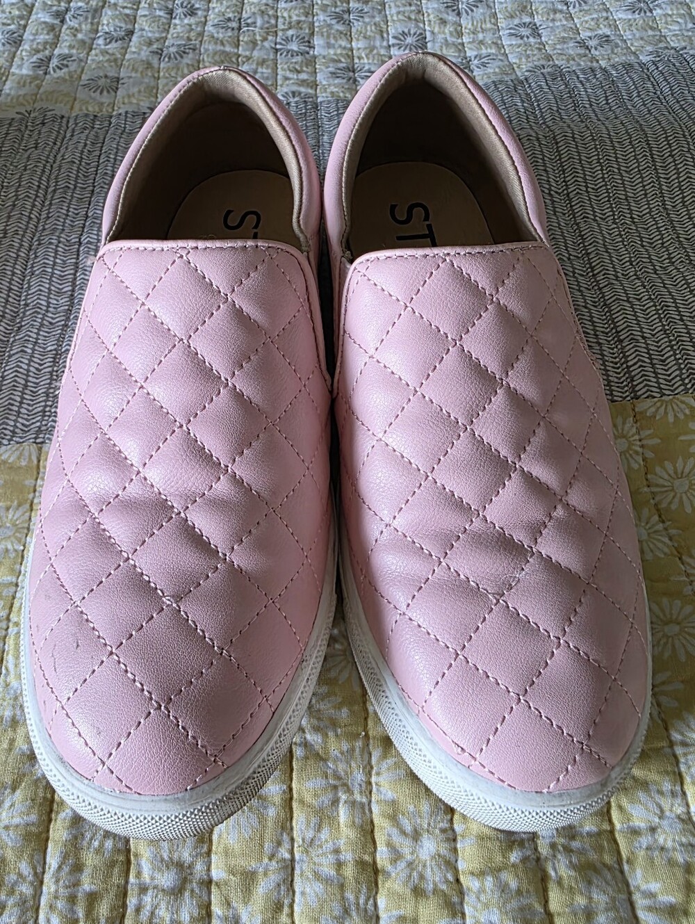 Quilted Slip-On Women's Sneakers in Pink